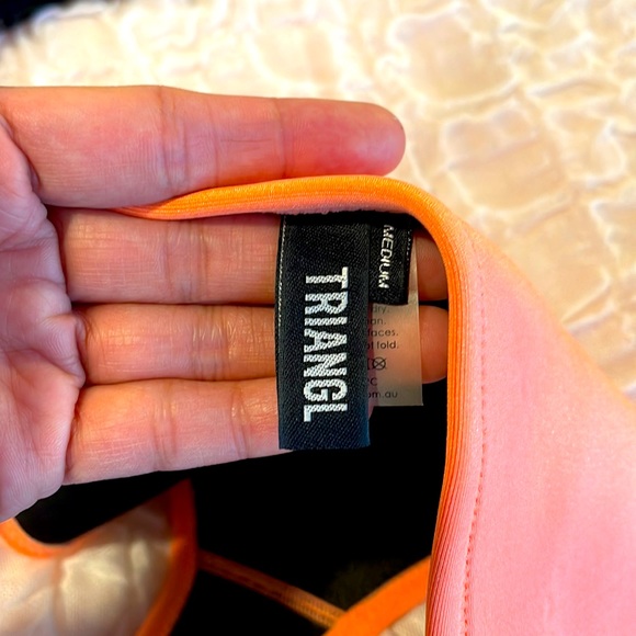 Triangle two piece - Picture 2 of 2